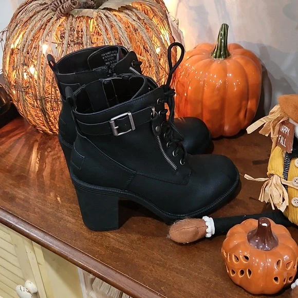 Torrid Black Combat Ankle Boots Heeled 3inch High Nwot. Size 8 - Picture 2 of 9